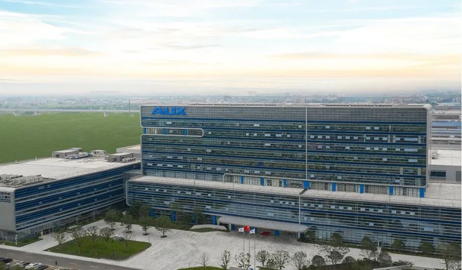 给员工发1亿现金,给员工发100万现金