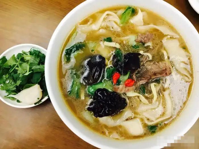 郑州市美食一条街在哪,郑州市阿五美食地址