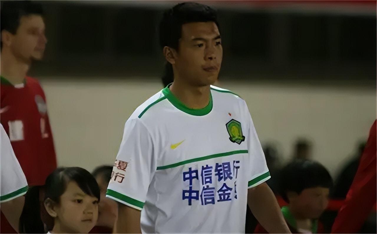 徐亮：中超任意球高手却被赵本山点名训斥，娶三任妻子如今成网红