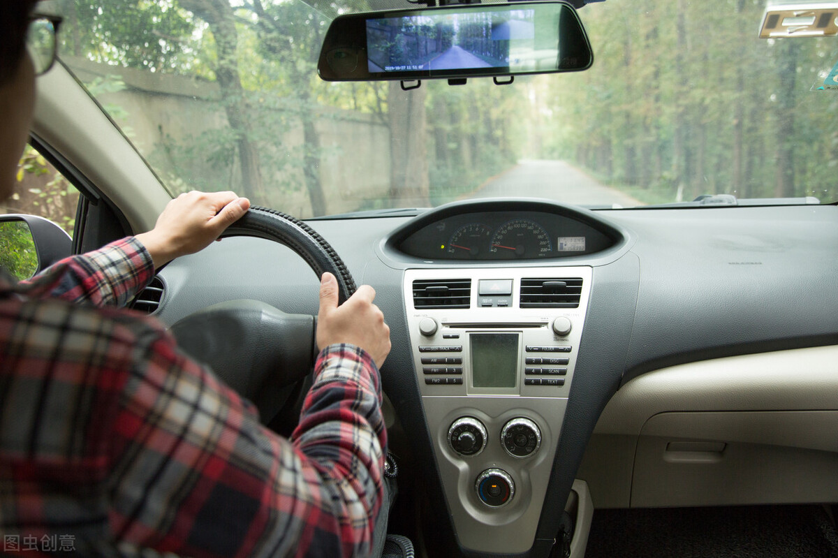 心慌气短胸闷心跳加速自救方法,心慌胸闷憋气和心脏可有关系