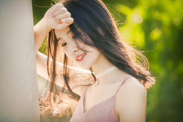 他因父辈的爱情恩怨而厌恶她，但她还是用整个青春爱恋着他（一）