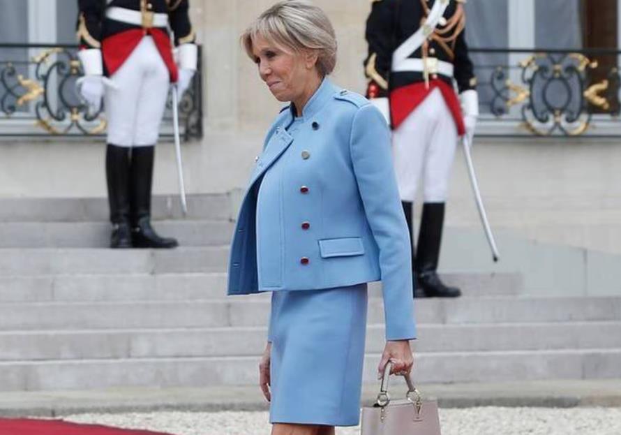 法国第一夫人穿lv,法国第一夫人的戒指