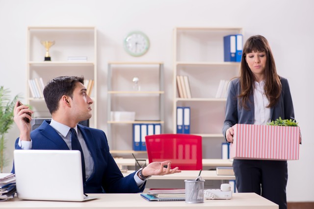 同事裸辞后，在家创业，3年后自己买房，多亏小时候父母的坚持！