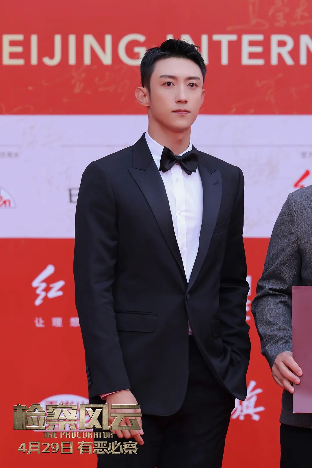 五一想看第二从校园贷到*杀凶**案中案《检察风云》刷新国产片尺度！