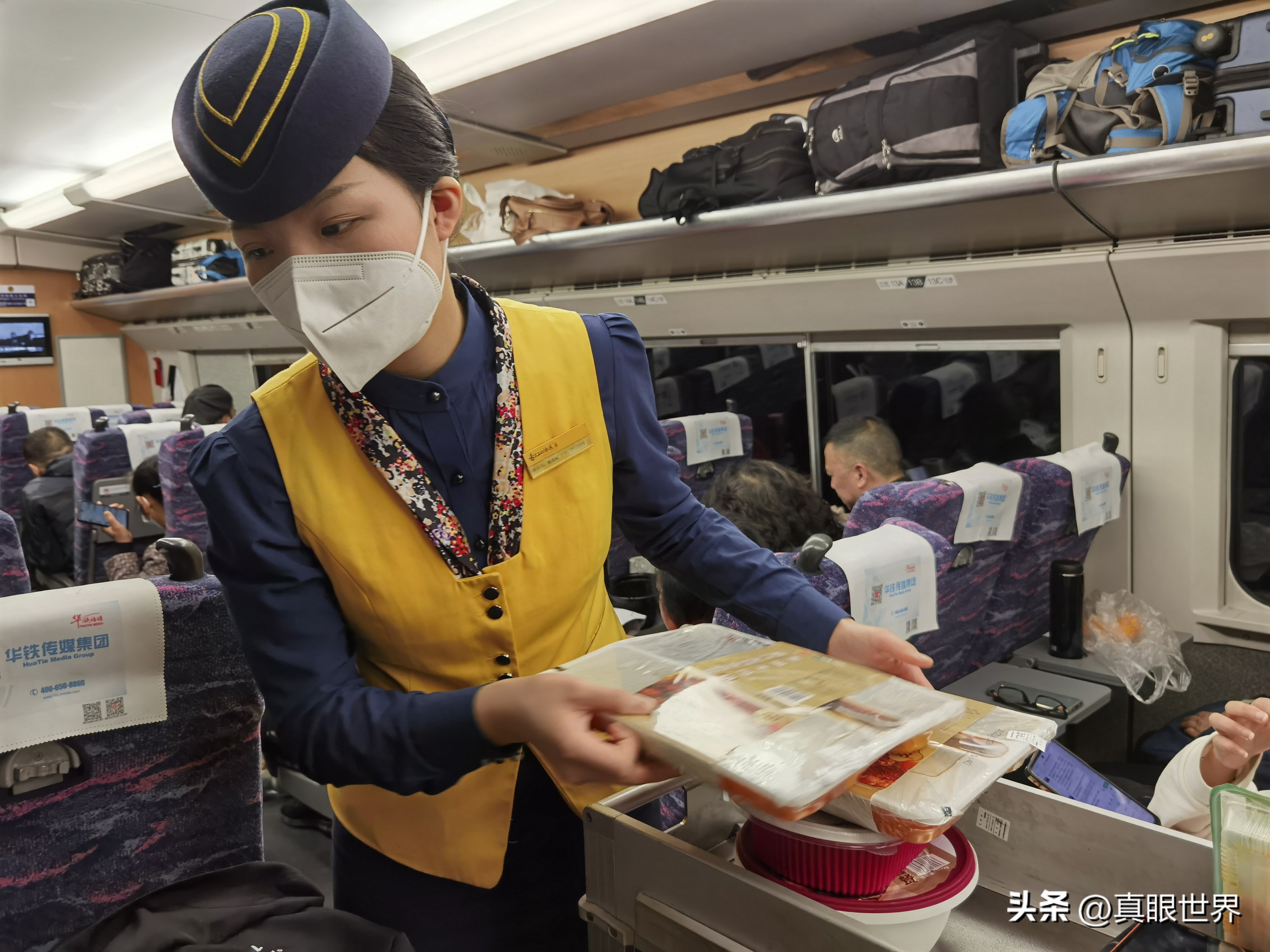 乘火车是买车上的套餐(盒饭)还是自带方便面?