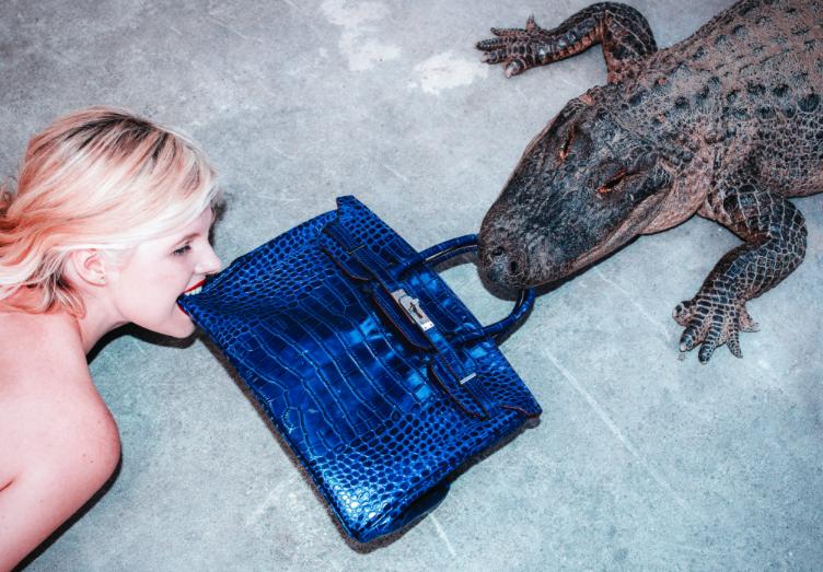 鳄鱼皮包包真的是鳄鱼皮做的吗,真正的鳄鱼皮做出来的皮包