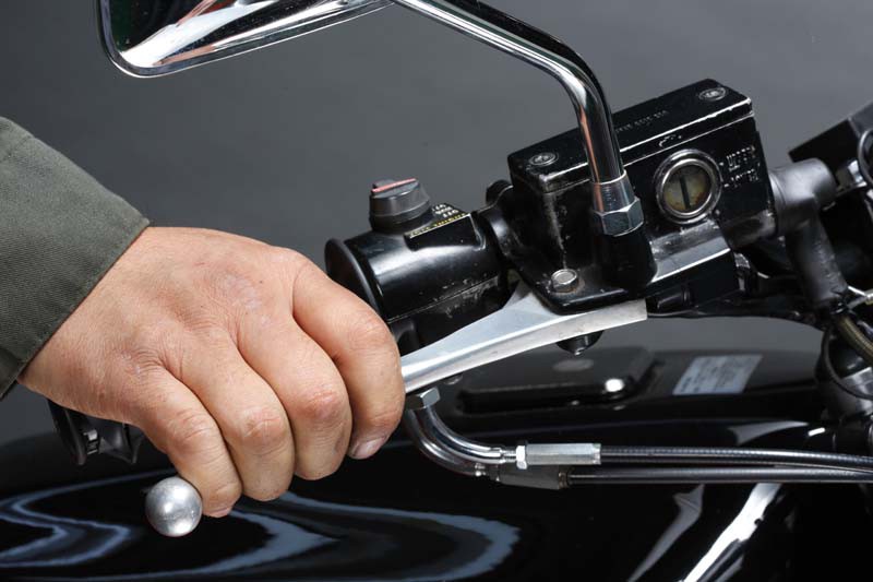 自己动手快速换刹车片的小技巧,怎样自己动手换刹车油