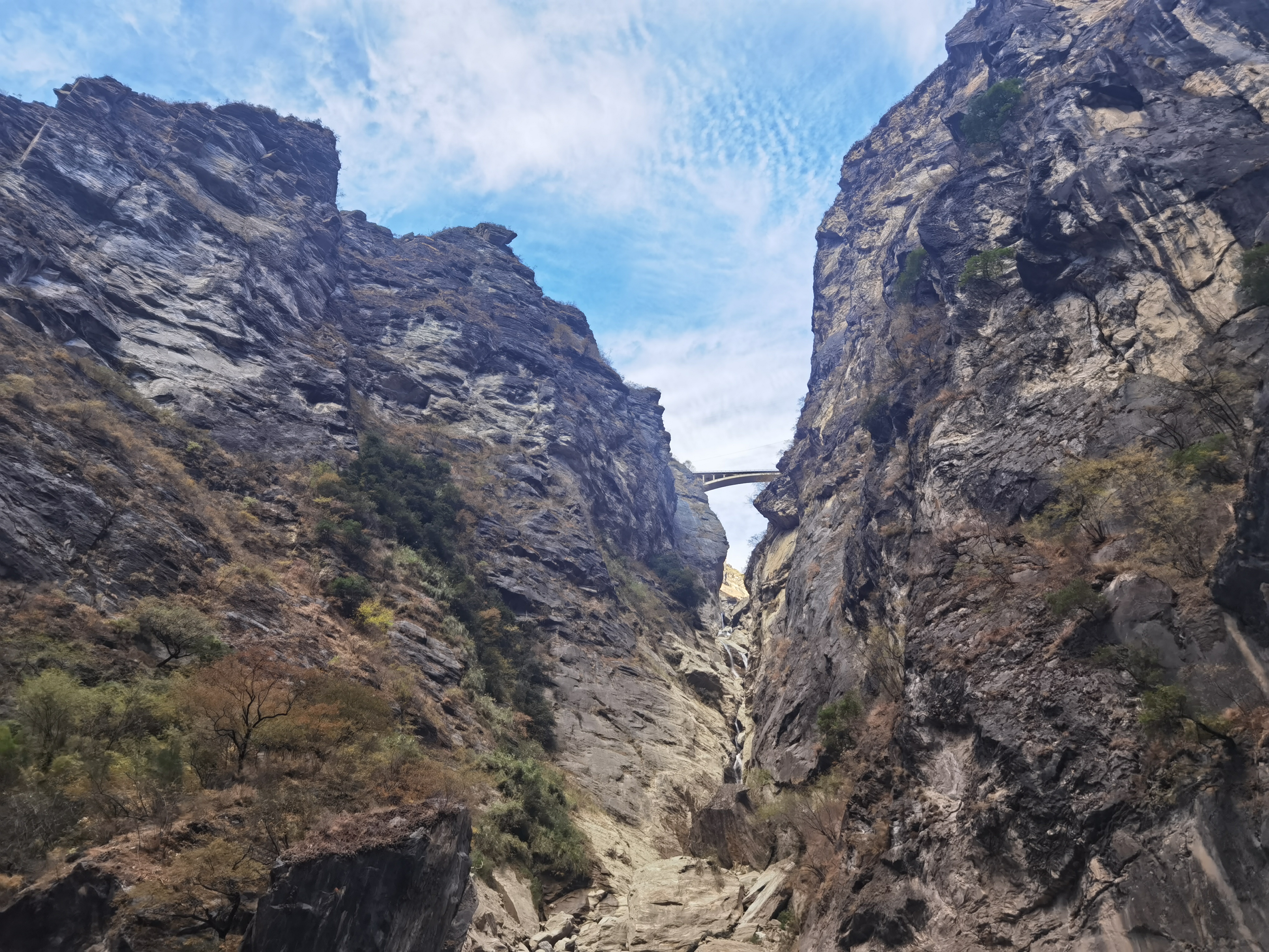 虎跳峡高路徒步最难走路段,虎跳峡高路徒步两日游在哪住宿