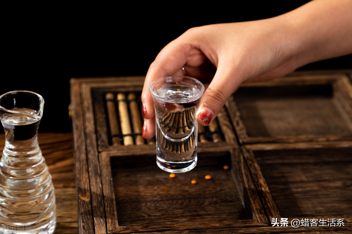 湿气重喝白酒管用吗,冷的时候喝白酒有用吗