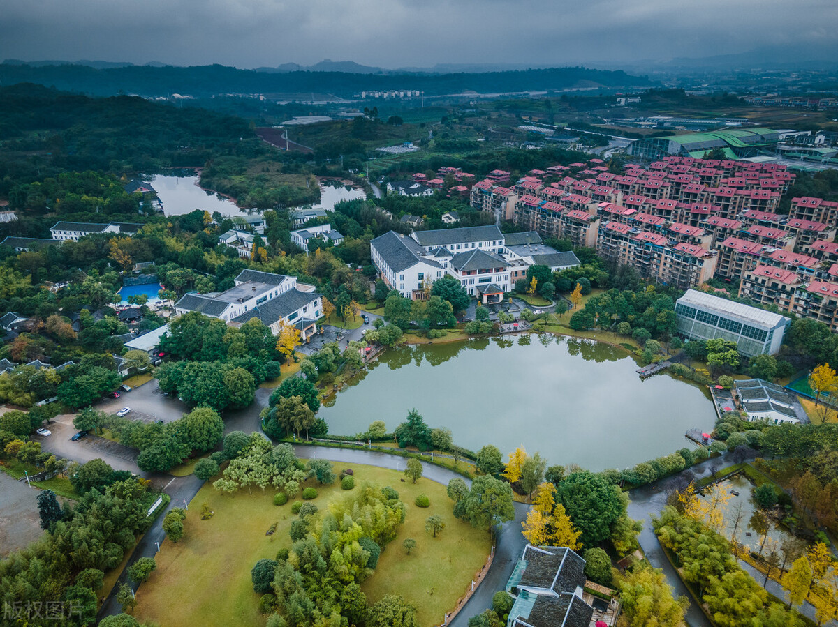 泡纯天然温泉地方推荐,冬天哪里温泉度假村最好