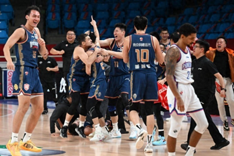 辽宁109-103逆转广州喜迎4连胜,辽宁119-97大胜广东全场