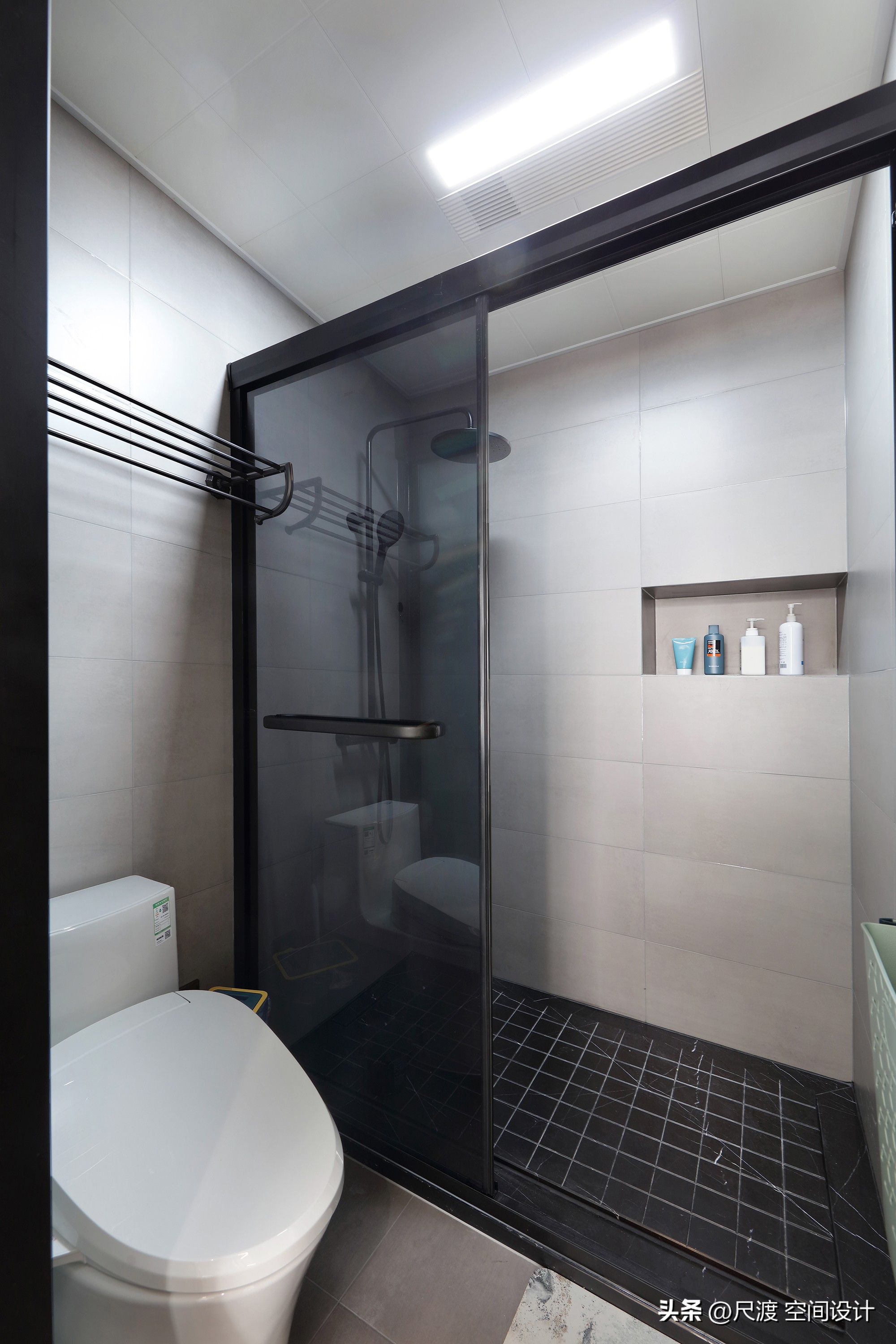 经典的黑白灰风格,高级耐看的极简黑白灰