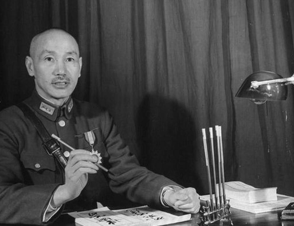 蔡英文家族历史令人咋舌，她为何冒死搞“*独台**”？原来是汉奸家族