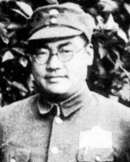 红军进攻被联络员叫停，团长大骂：他是叛徒