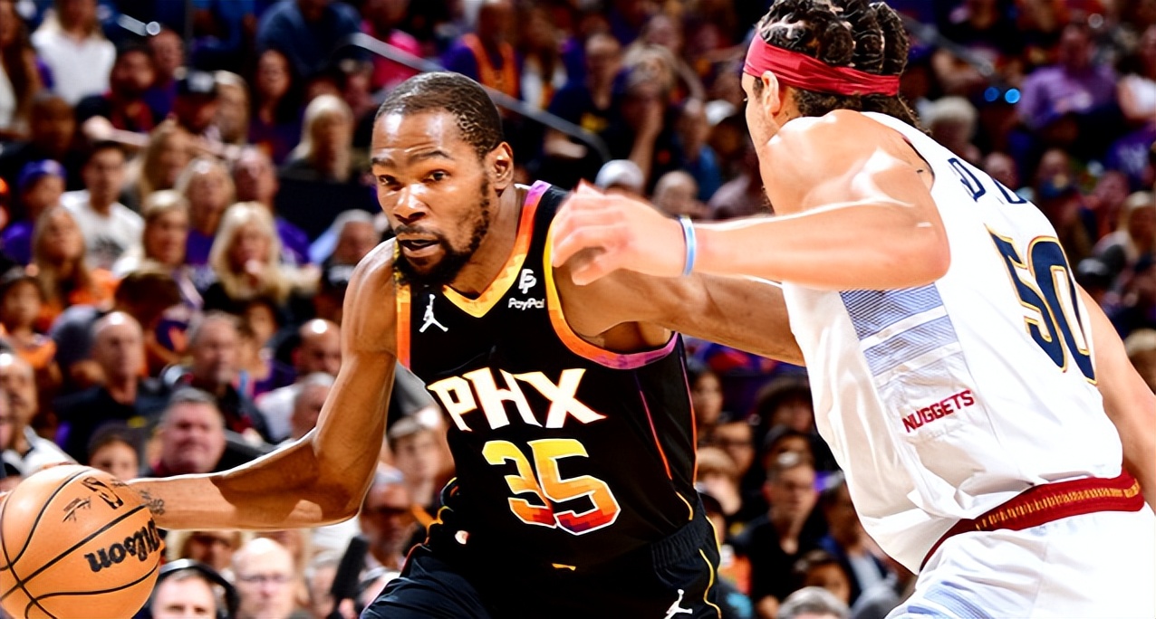 34分钟19投11中砍30分8篮板2助攻,32分钟砍下30分8篮板3抢断1盖帽