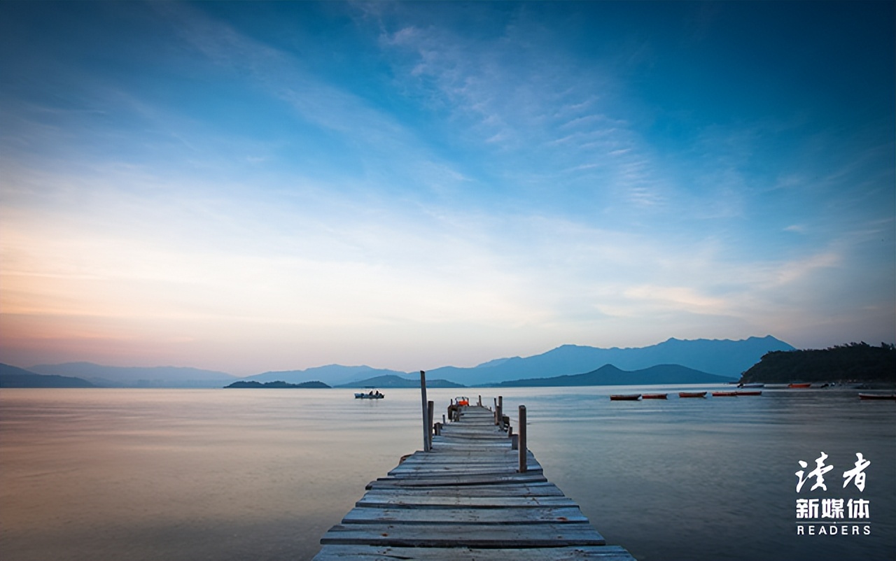 董宇辉经典语录当你痛苦时就看书,董宇辉经典语录努力学习认真生活