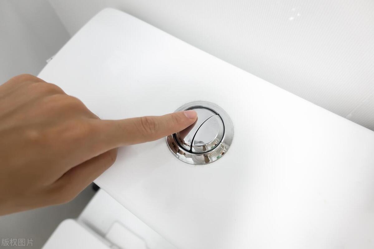 男友拉完大便用手搓用水冲洗，手喂我吃过东西，这比纸擦得干净？