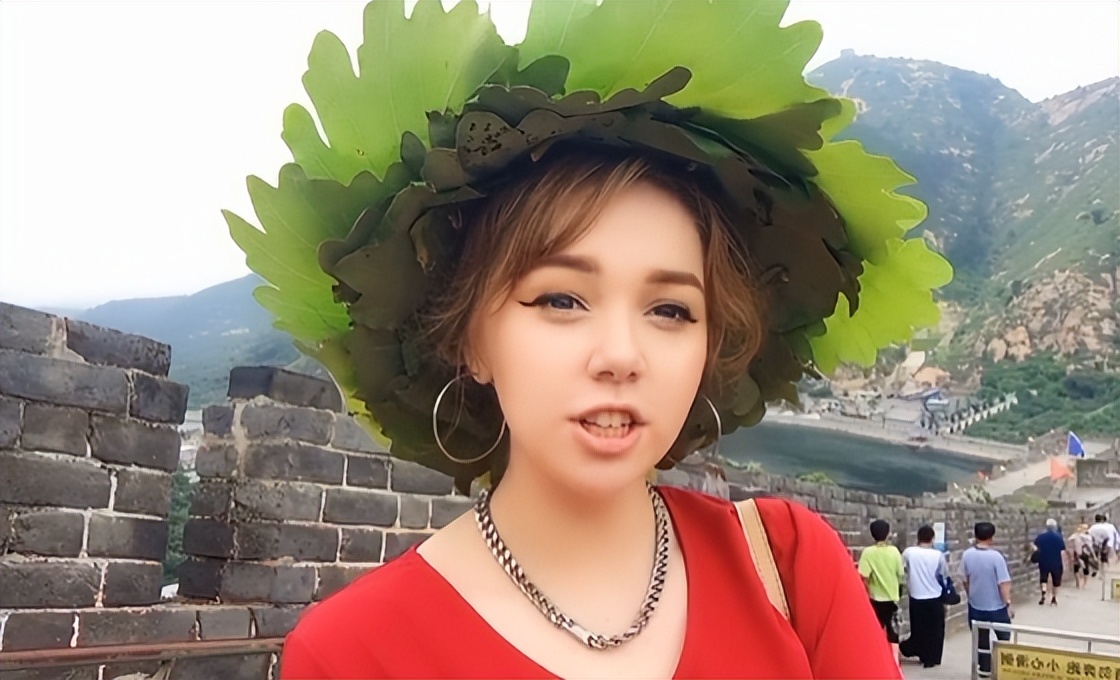 俄罗斯美女嫁给东北3婚男人，夫妻恩爱，网友感慨：他太幸运了