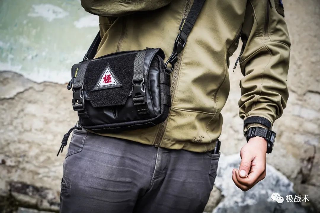 泰酷辣！机能与战术的结合，奈特科尔-SLB05机能通勤挎包丨评测