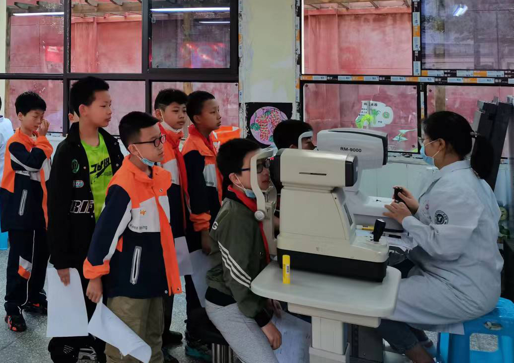 #工作动态##我们的宜宾#守护一生光明，从孩子开始——宜宾市第三人民医院开展近视防控进校园活动