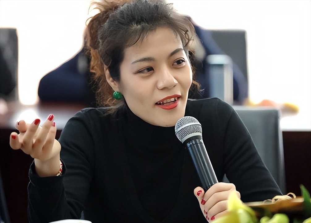 “复旦女神”陈果：从万人追捧到跌落神坛，她到底做错了什么？