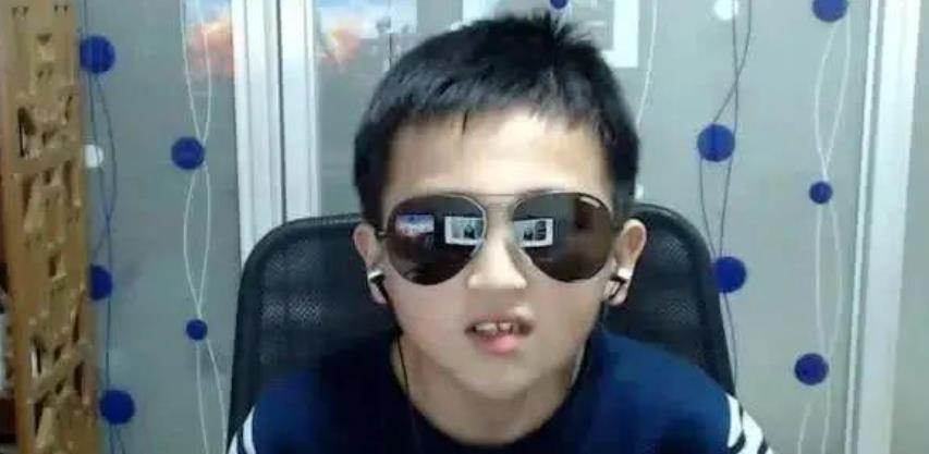 12岁男孩偷妈妈手机,十岁男孩偷妈妈手机的事件