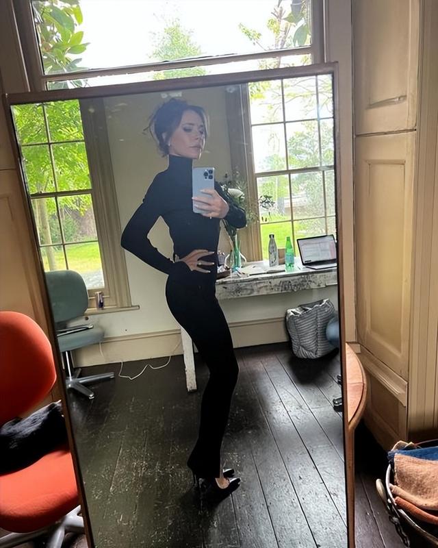 贝克汉姆47岁爱妻罕见纯素颜,贝克汉姆身材写真