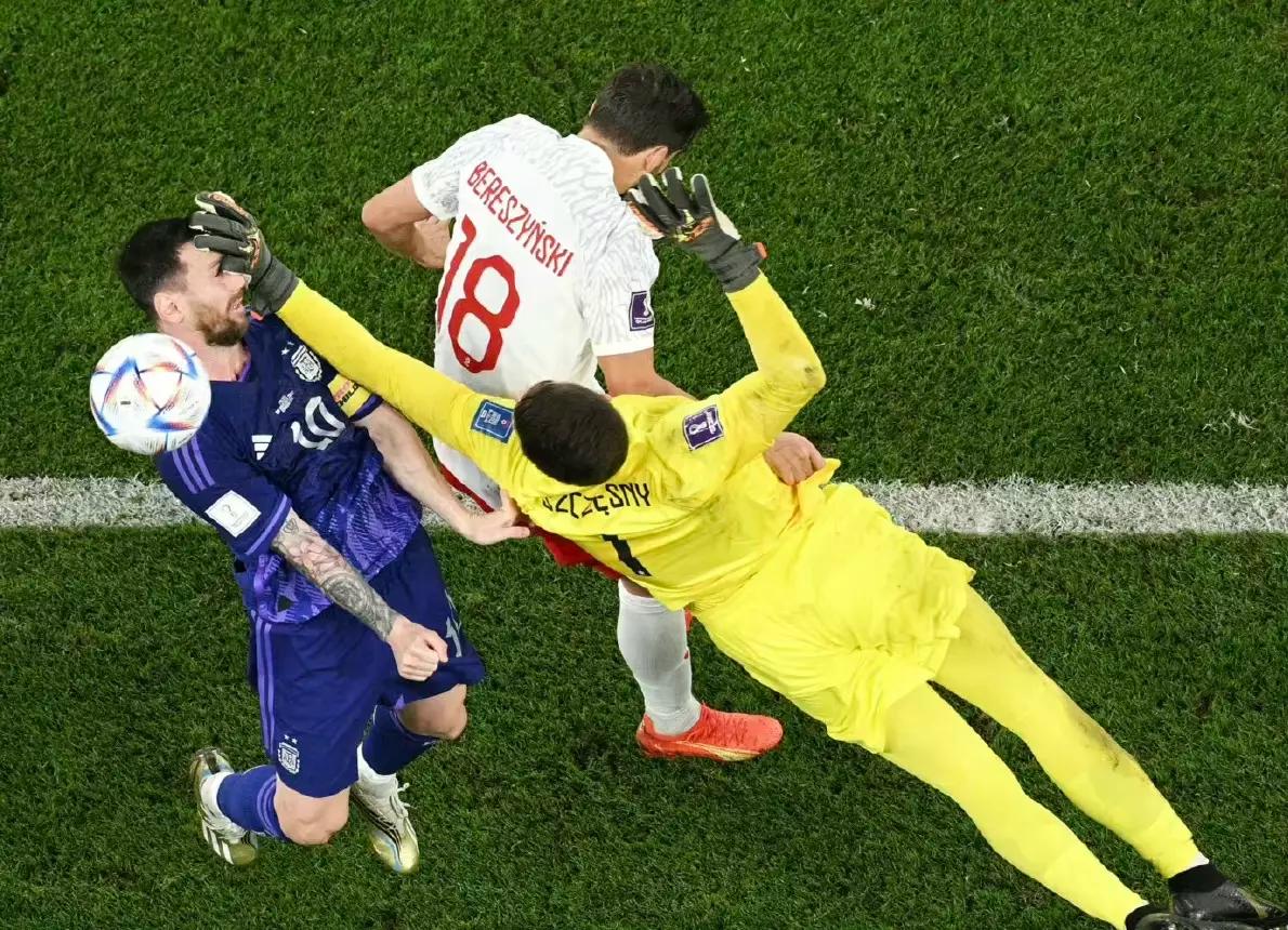 梅西世界杯红牌被罚完整视频,梅西世界杯爆冷被球迷嘲讽