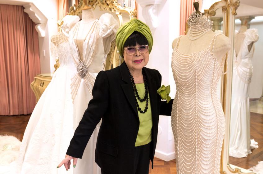 亚洲婚纱女王杀进内娱，女星们集体坐不住了