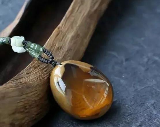 波罗的海琥珀和缅甸琥珀哪个好,墨西哥琥珀和缅甸琥珀
