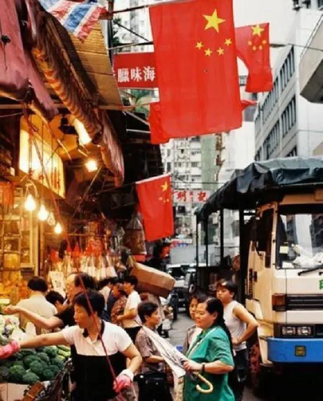 英国为阻止中国收回香港，准备了48颗原*弹子**，美国听完立刻拍板