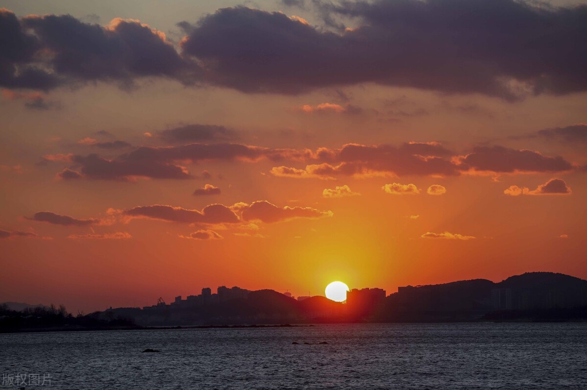 你善于适度认怂，有时候能避免*麻大**烦，职场之路走得更顺