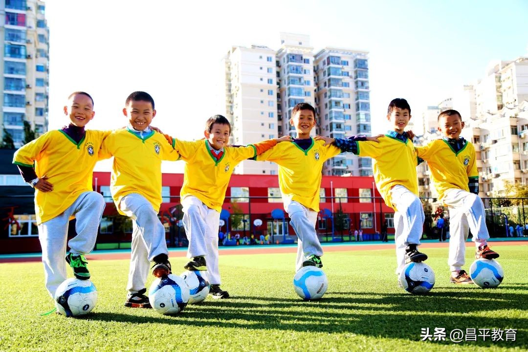 足球校园主题文化活动图片大全,让足球文化在校园足球中发扬光大