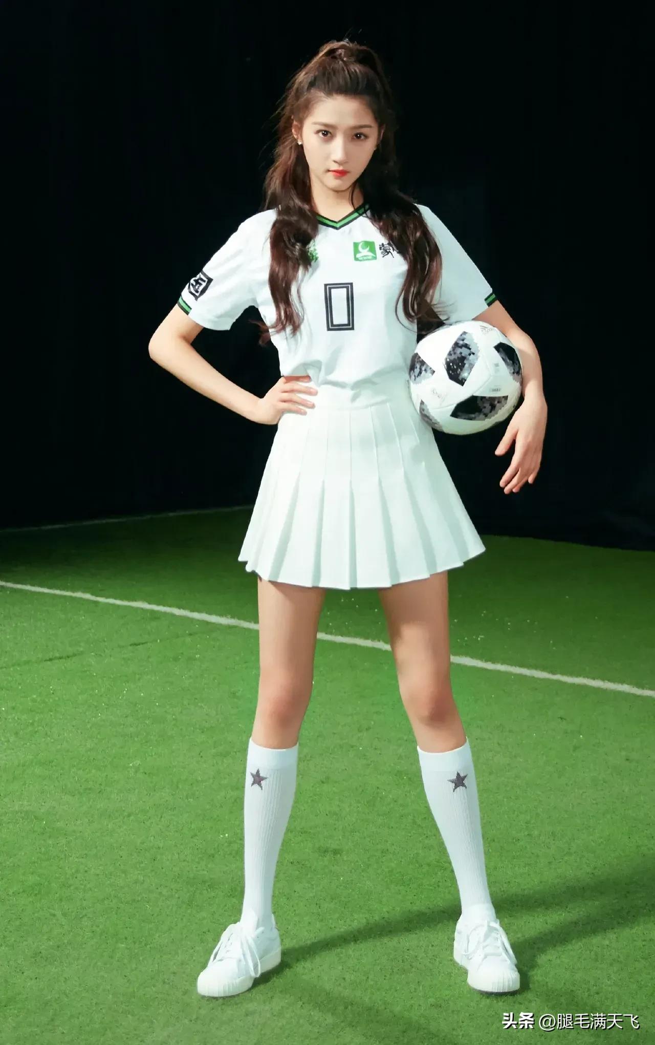 关晓彤足球宝贝造型,关晓彤喜欢足球吗