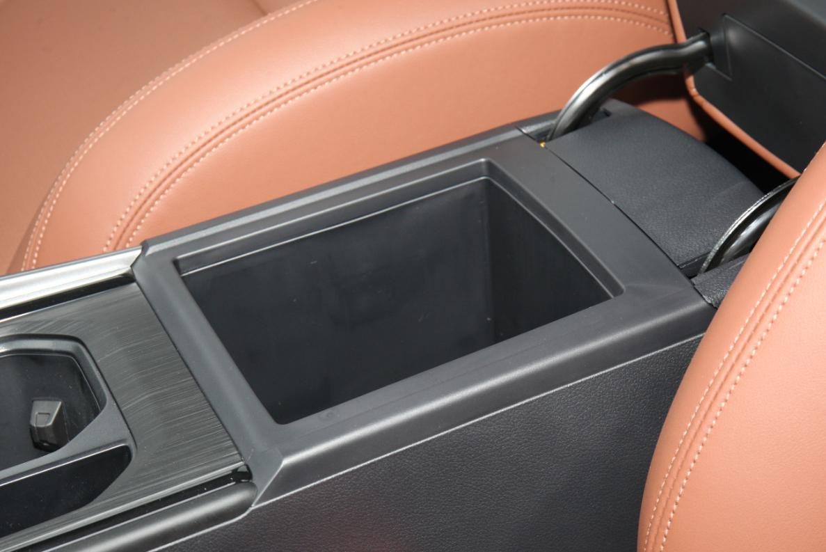 不到7万这台suv真的很出众,这款suv稳重成熟质感满满很上档次