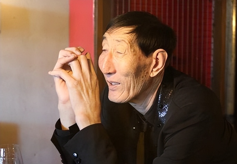 中国第一巨人鲍喜顺不听大夫劝告,中国第二巨人鲍喜顺身高