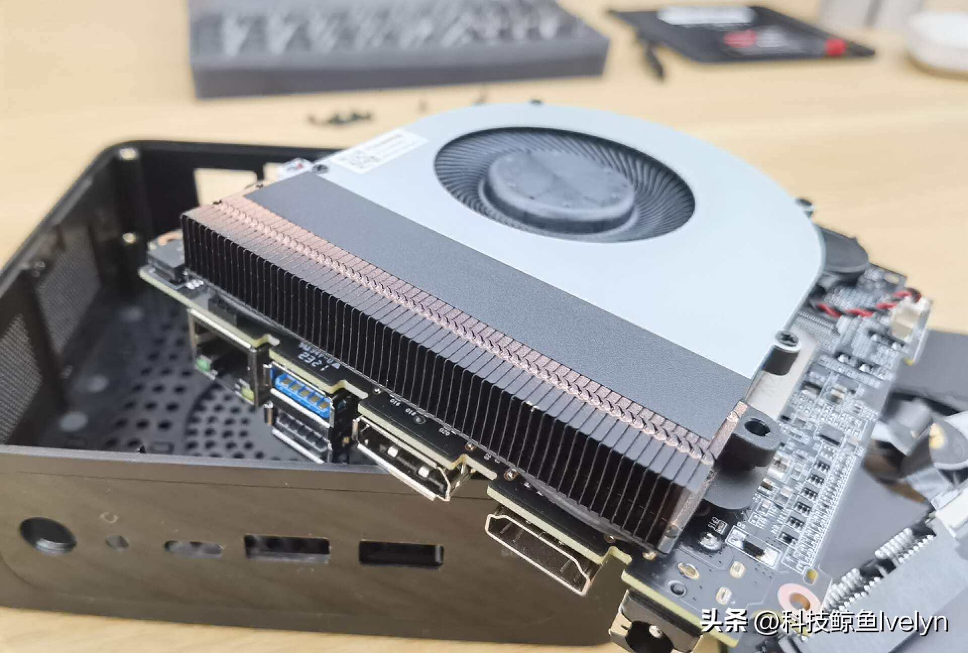 千元迷你主机天花板？零刻SER5MAX深度评测，性能全释放