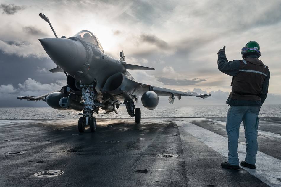 阵风战斗机参加过实战吗,阵风能打过歼15吗