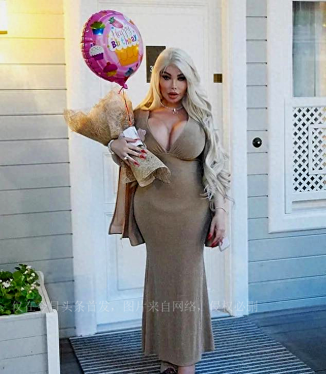 “真人肯尼”痴迷整容。多年后，最终将自己整成了女人