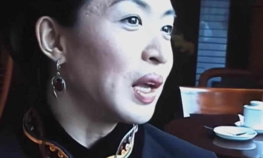 她总是喜欢对我翻白眼,她翻白眼怎么幽默回复