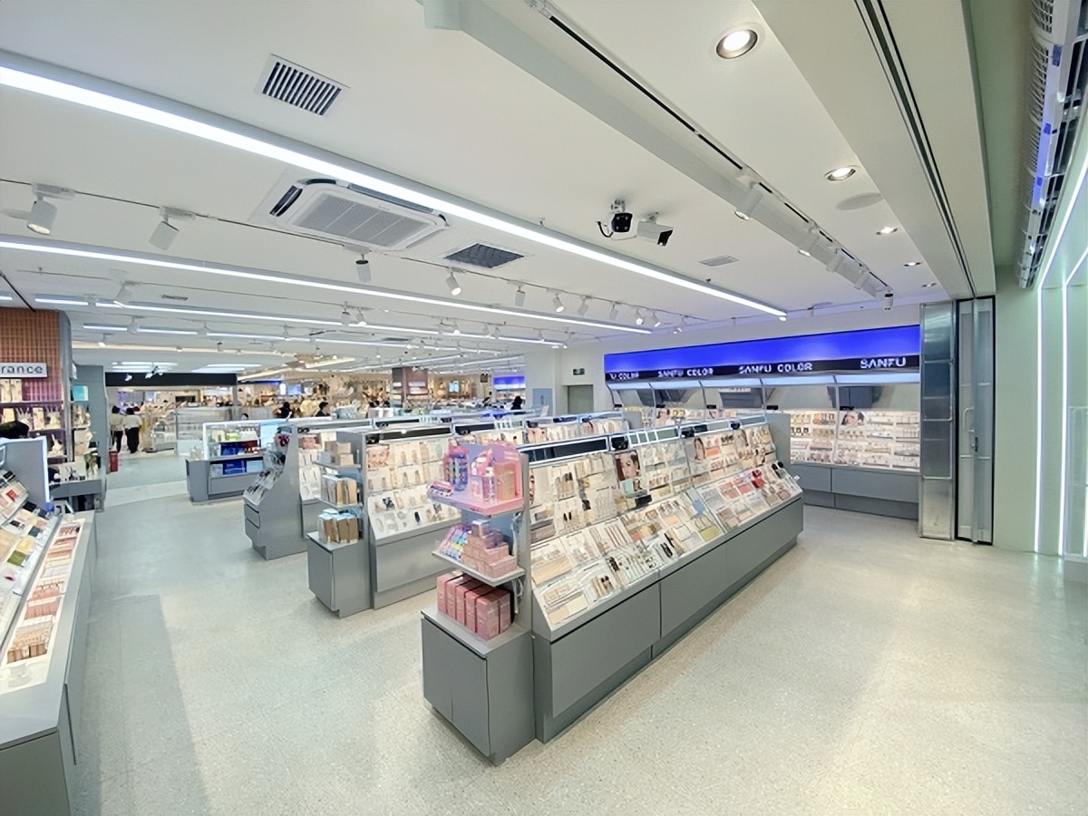 AKF三福碰撞时尚新火花，快来线下打卡吧