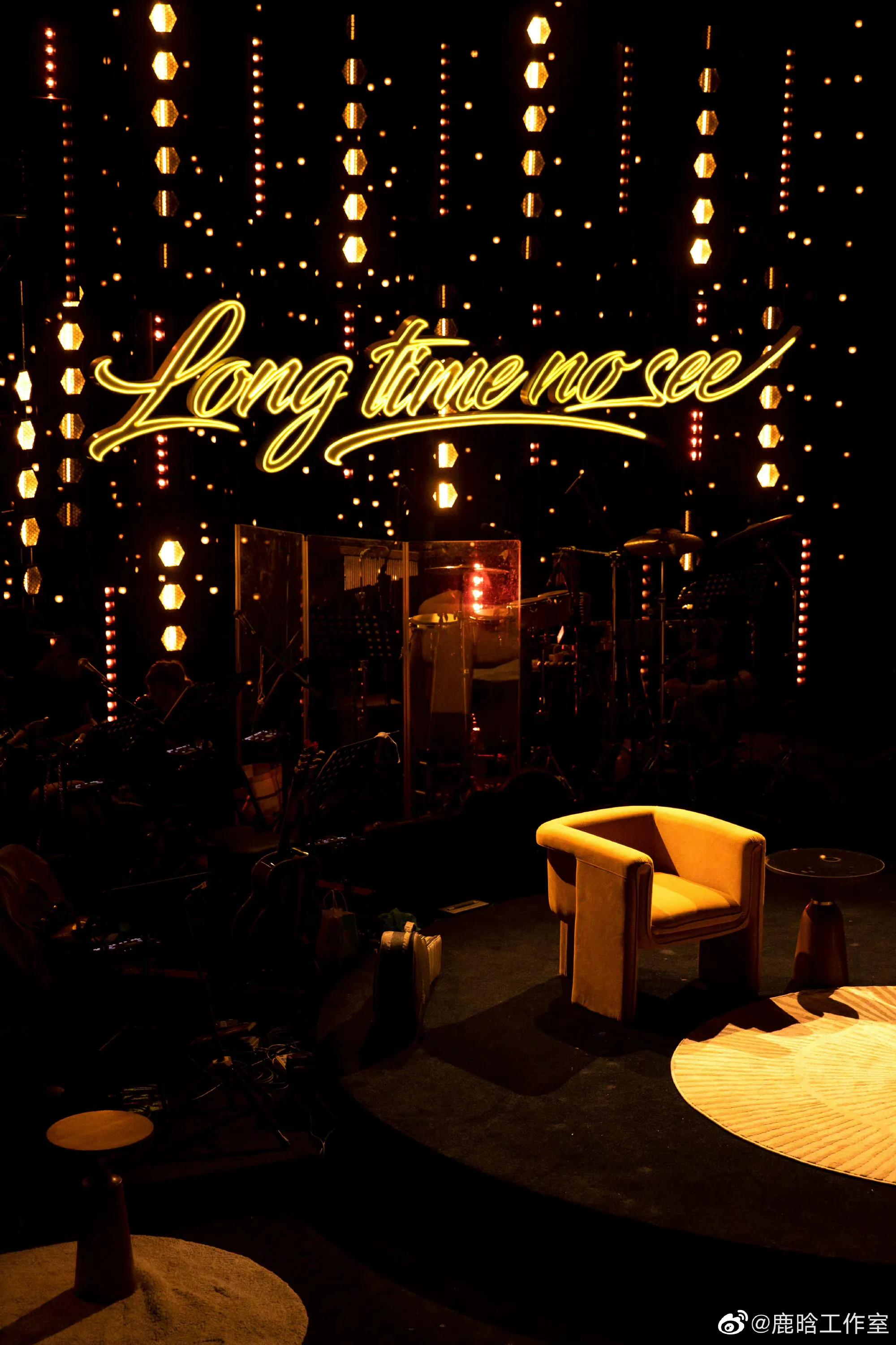 鹿晗演唱会勋章唱哭了,鹿晗演唱会结束后粉丝出场大哭