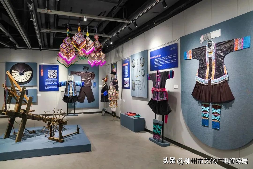 “巧手织就彩衣裳”市群艺馆馆藏少数民族服饰之“霓裳羽衣”，邀你云观展