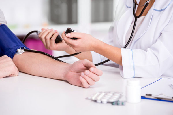 肾衰高血压引起的眼睛模糊怎么治,高血压肾衰竭会引起眼部看不见吗