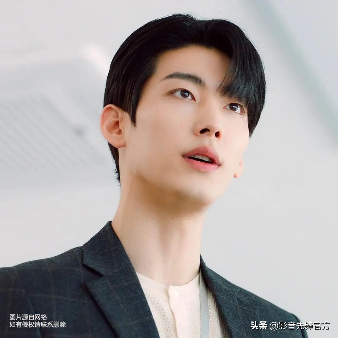 清纯女神,清纯可爱女生脚踏多条船