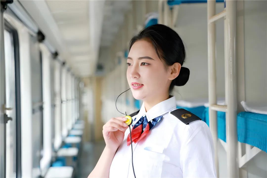 “老年旅客乘火车攻略”拍了拍你,快为爸妈收藏!