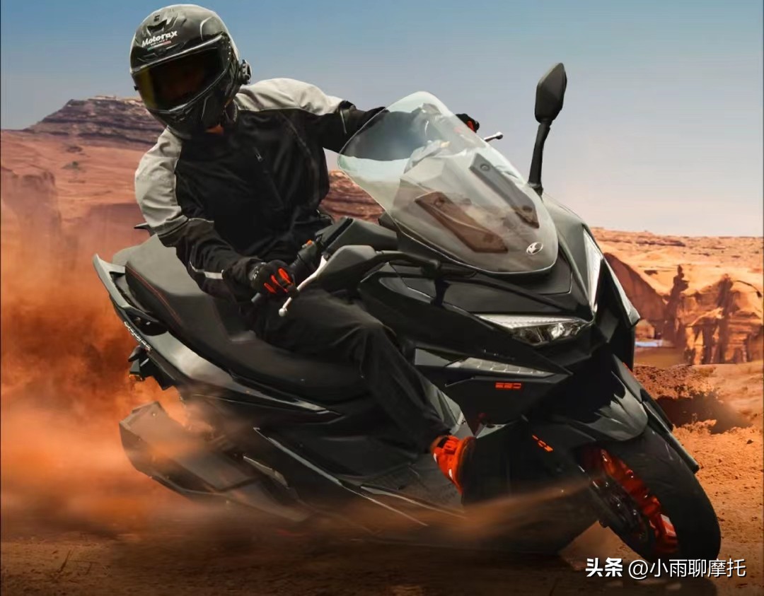 和光阳250差不多价位的大踏板,光阳两款250踏板摩托车的区别