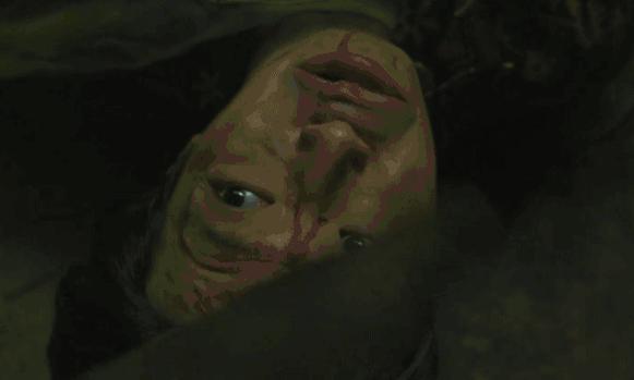 比《哭悲》还上头？逃犯吃屎，警察“全裸”查案，致敬《无间道》