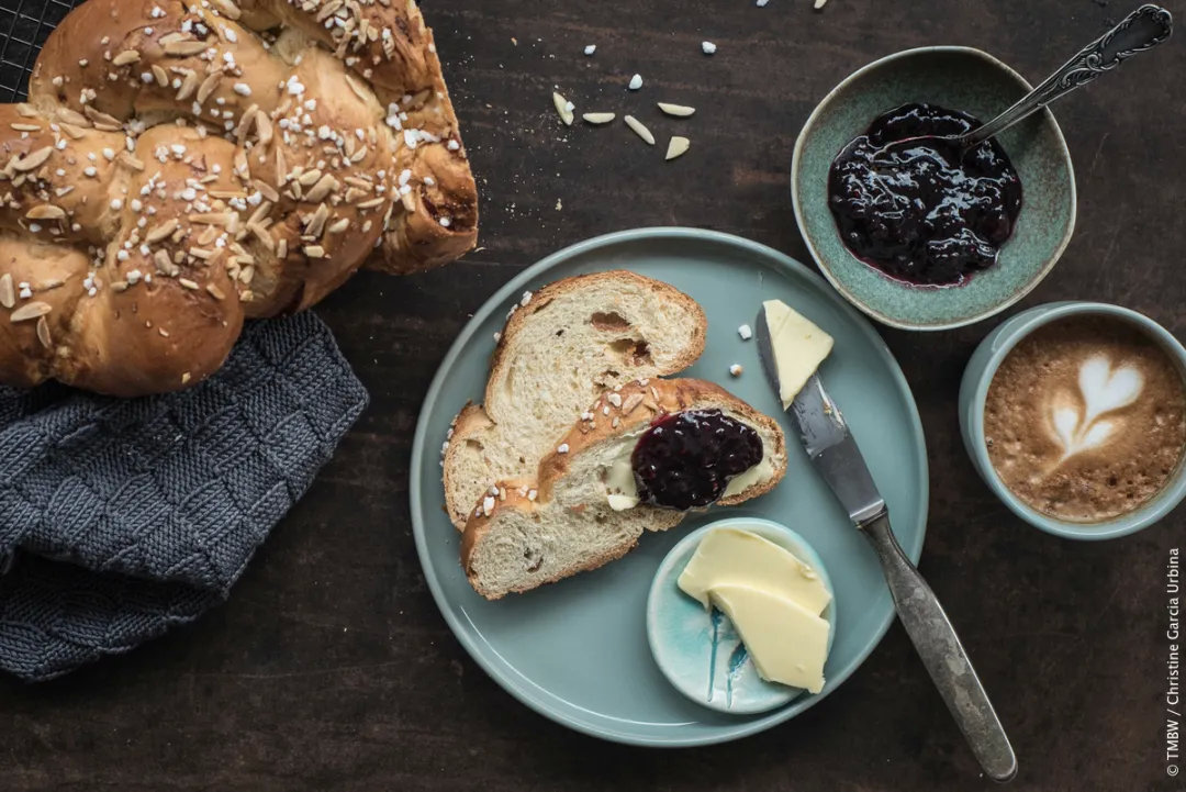 德国面包那么硬怎么吃,德国面包为什么吃不完