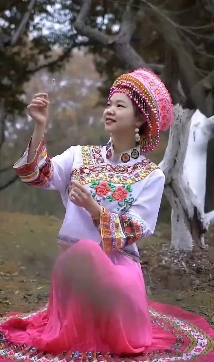 五十六个民族服饰一览图,五十六个民族服饰傈僳族